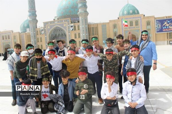 اجرای سرود 1400 نفری سلام فرمانده دانش آموزان در مسجد جمکران-4