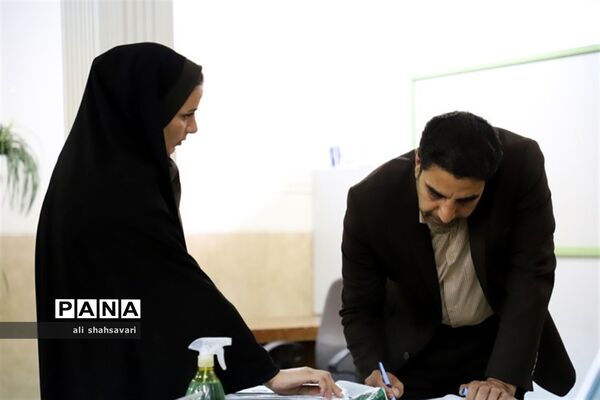 رسیدگی به مشکلات و مسائل مردم در میز خدمت آموزش و پرورش کرمانشاه