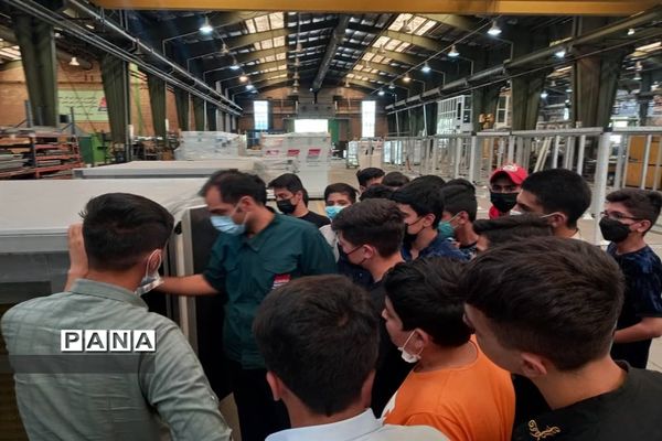 بازدید دانش‌آموزان مدرسه امام حسین(ع) از شرک صنعتی ساران شهرستان نظرآباد