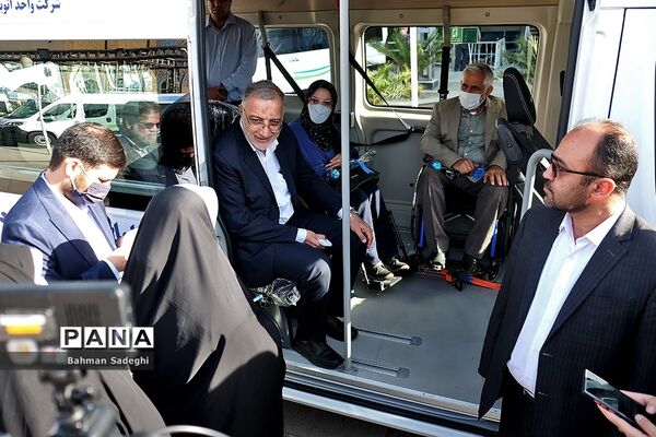رونمایی از 20 دستگاه ون مناسب‌سازی شده ویژه معلولان