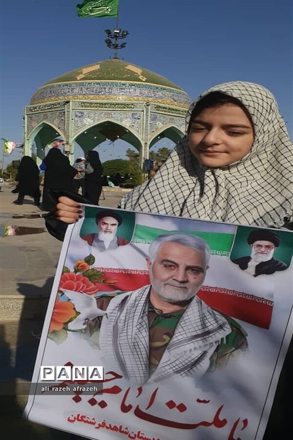 اجرای  سرود «سلام فرمانده » توسط دانش‌آموزان اندیمشکی
