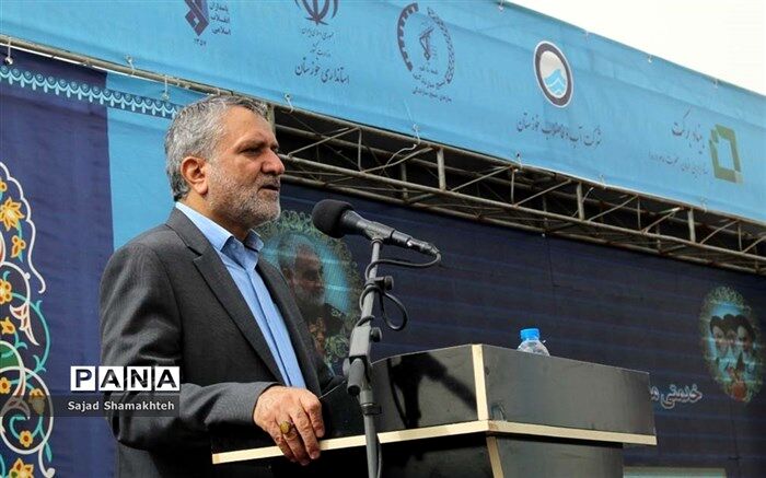 دولت برای اصلاح ساختار به ویژه متون درسی قاطعانه به آموزش و پرورش کمک می‌کند