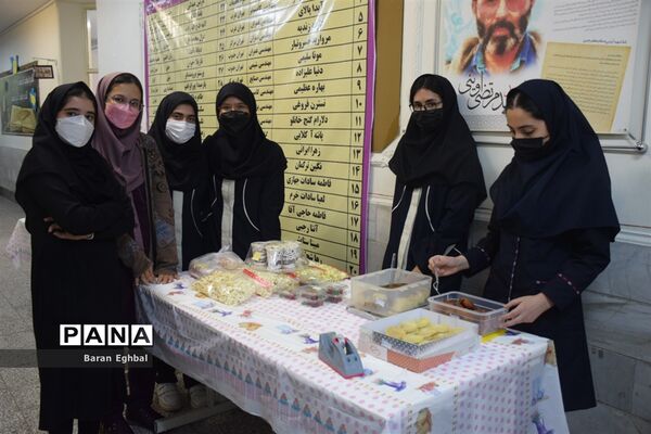 نمایشگاه فرهنگی هنری و جشنواره غذا در دبیرستان شهید آوینی منطقه5