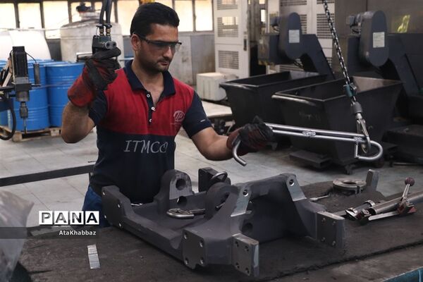 بازدید رئیس کل بانک مرکزی از صنعت استان آذربایجان آذربایجان شرقی