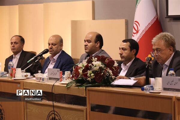 بازدید رئیس کل بانک مرکزی از صنعت استان آذربایجان آذربایجان شرقی