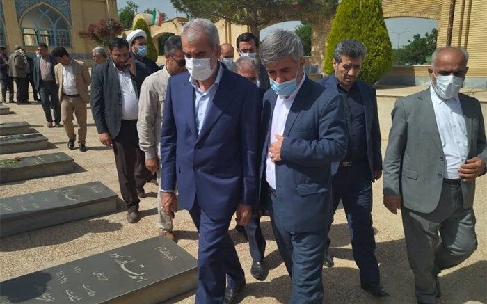 وزیر آموزش و پرورش به مقام نخستین شهید مدافع حرم بوکان ادای احترام کرد
