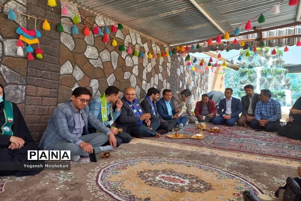 آیین جشن سپاس معلم و گرامیداشت سالروز تاسیس سازمان دانش‌آموزی در سرچهان