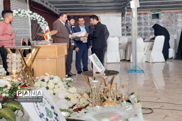 آیین جشن سپاس معلم و گرامیداشت سالروز تاسیس سازمان دانش‌آموزی در سرچهان