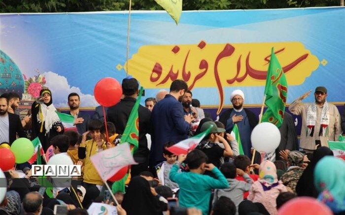 هم‌خوانی دانش‌آموزان روستای شاهمرز با سرود «سلام فرمانده» / فیلم