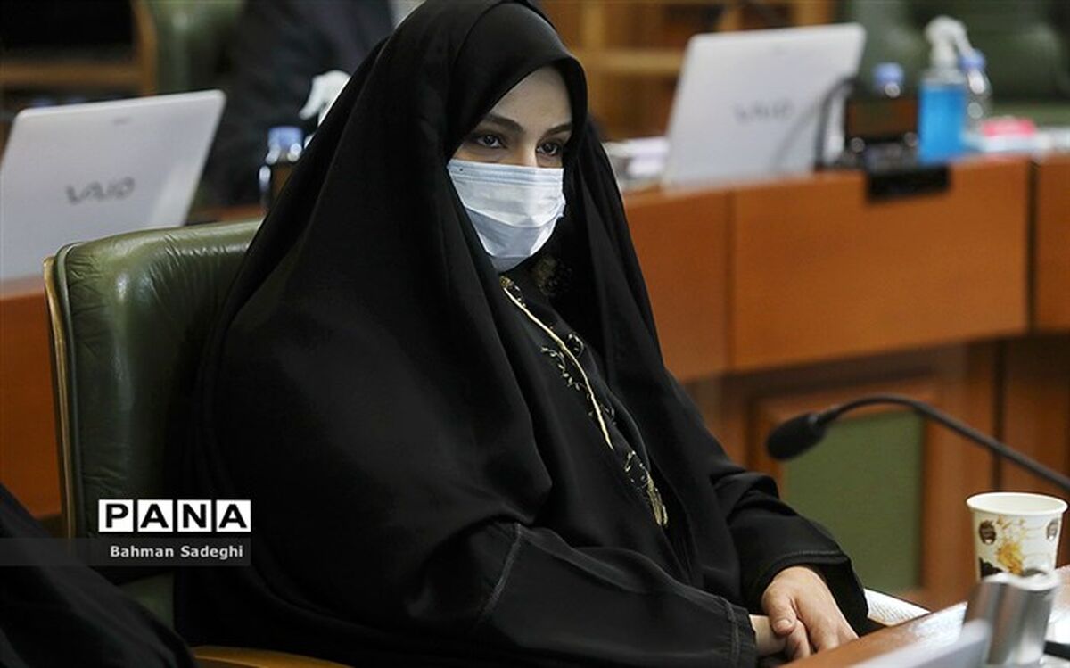انتقاد از تعدیل نیروی زنان باردار یا کارگرانی که همسر باردار دارند