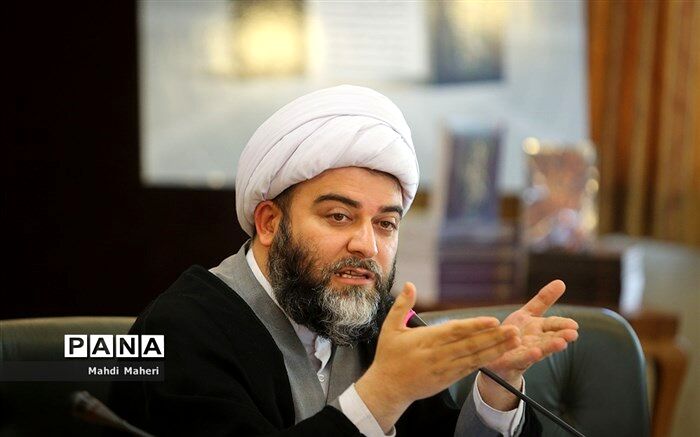 باید تا ابد از نظریه انقلاب اسلامی دفاع شود