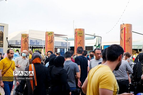 جشنواره گل و گلاب در بوستان آب و آتش