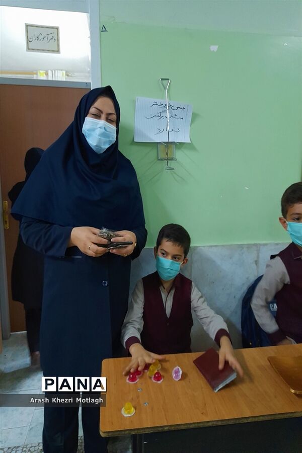 بازارچه غذا و صنایع‌دستی دانش‌آموزی در کازرون