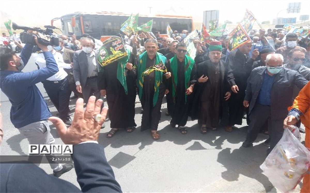 اهتزار پرچم گنبد مطهر حضرت ابوالفضل العباس(ع) در شهرکرد