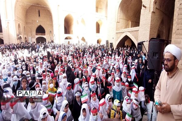 طنین سلام فرمانده در اجتماع بزرگ دهه نودی‌های اردستان