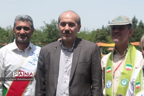 گرامیداشت سالروز تاسیس سازمان دانش‌آموزی و برگزاری  مانور تشکیلاتی مربیان پیشتاز در گلستان