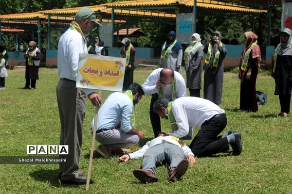 گرامیداشت سالروز تاسیس سازمان دانش‌آموزی و برگزاری  مانور تشکیلاتی مربیان پیشتاز در گلستان