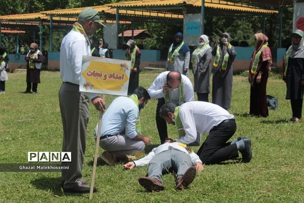 گرامیداشت سالروز تاسیس سازمان دانش‌آموزی و برگزاری  مانور تشکیلاتی مربیان پیشتاز در گلستان