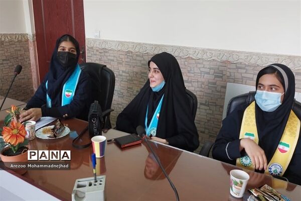 جلسه توانمند‌سازی یازدهمین مجلس دانش‌آموزی پسران و دختران در شهرستان قرچک