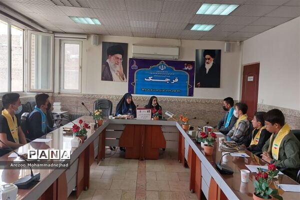 جلسه توانمند‌سازی یازدهمین مجلس دانش‌آموزی پسران و دختران در شهرستان قرچک