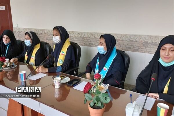 جلسه توانمند‌سازی یازدهمین مجلس دانش‌آموزی پسران و دختران در شهرستان قرچک