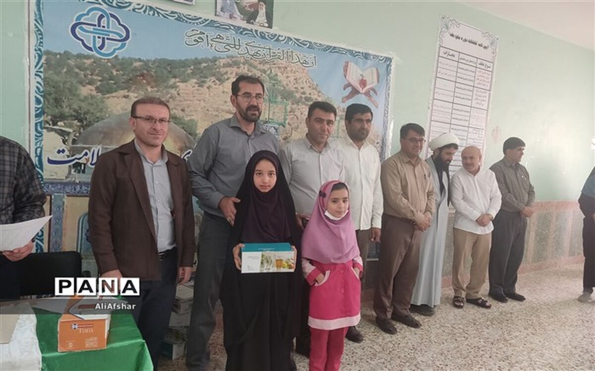 برگزاری آیین تجلیل از دانش آموزان برتر مسابقات قرآنی، فرهنگی، هنری و سفیران سلامت در صیدون