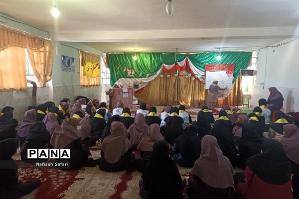 کارگاه آموزش مهارت‌های پیشتازان در مدرسه حضرت معصومه(س) جعفرآباد