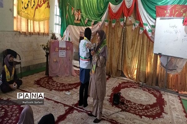 کارگاه آموزش مهارت‌های پیشتازان در مدرسه حضرت معصومه(س) جعفرآباد