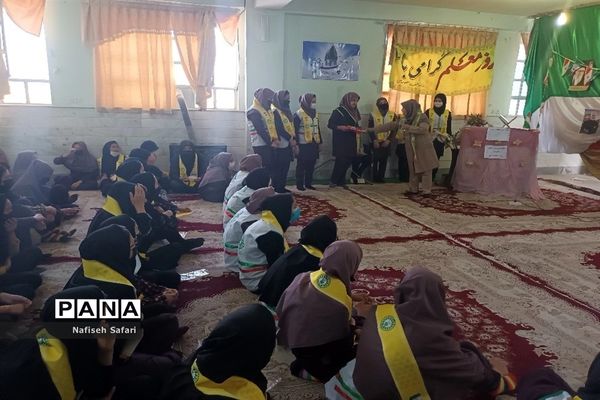 کارگاه آموزش مهارت‌های پیشتازان در مدرسه حضرت معصومه(س) جعفرآباد