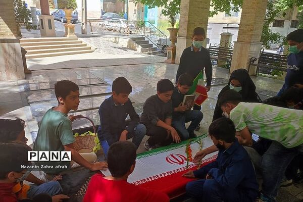 حضور و غبارروبی مزار شهدا در سوم خرداد، توسط دانش‌آموزان رودهن