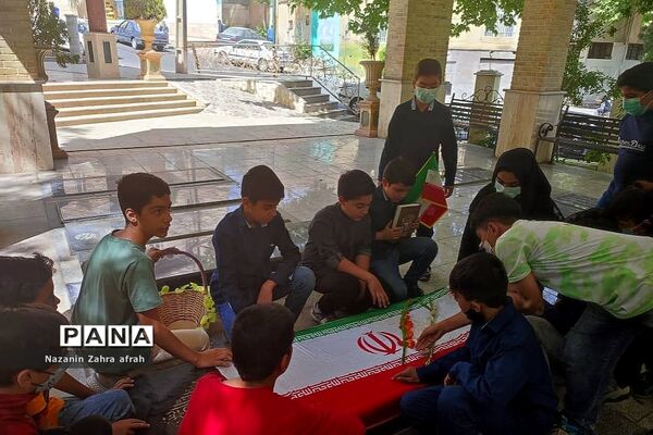 حضور و غبارروبی مزار شهدا در سوم خرداد، توسط دانش‌آموزان رودهن
