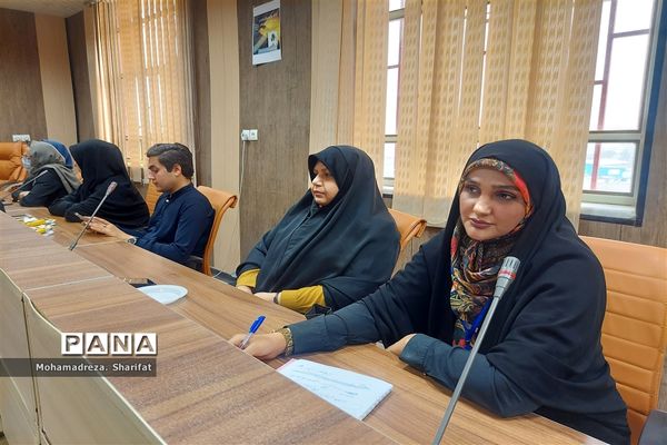 شب شعر مقاومت در اداره آموزش و پرورش شهرستان امیدیه