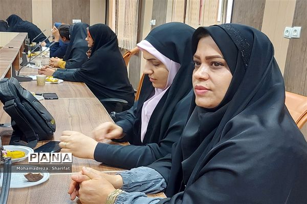 شب شعر مقاومت در اداره آموزش و پرورش شهرستان امیدیه