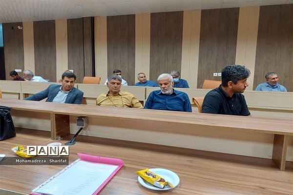 شب شعر مقاومت در اداره آموزش و پرورش شهرستان امیدیه