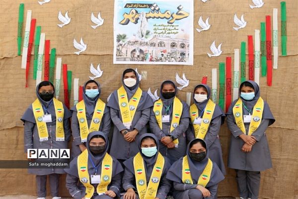 نواختن زنگ مقاومت و ایثار به‌مناسبت سالروز فتح خرمشهر در دبیرستان قاضی شهر گله‌دار