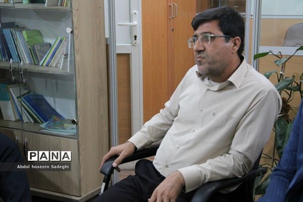 نشست معاون پرورشی و فرهنگی آموزش و پرورش استان بوشهر با کارکنان سازمان دانش‌آموزی