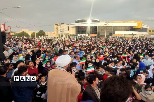 استغاثه چند هزار نفری ده نودی‌های شهرستان گلبهار به امام زمان با همخوانی سرود سلام فرمانده