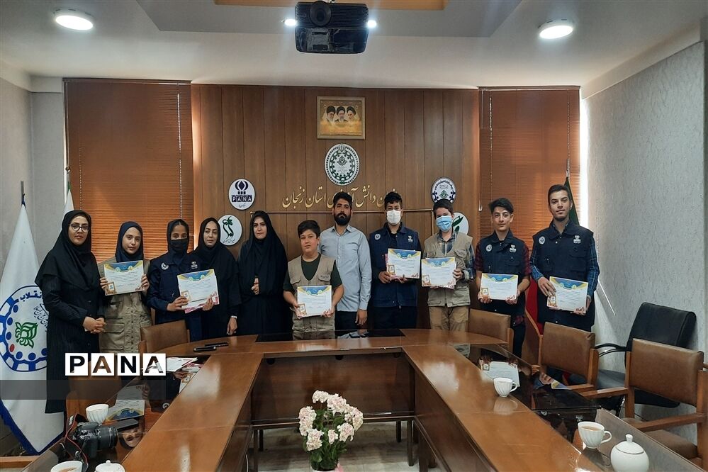 تقدیر از خبرنگار دانش‌آموزان فعال پانا زنجان