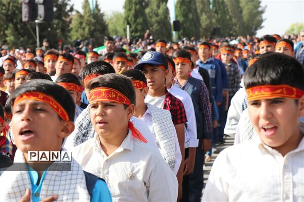 پویش سلام فرمانده با حضور دهه نودی‌های ابرکوه