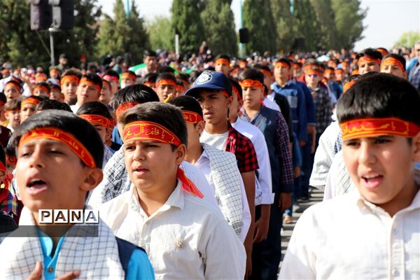 پویش سلام فرمانده با حضور دهه نودی‌های ابرکوه