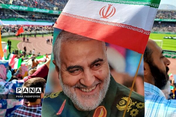 حضور پرشور مردم در اجرای سرود سلام فرمانده