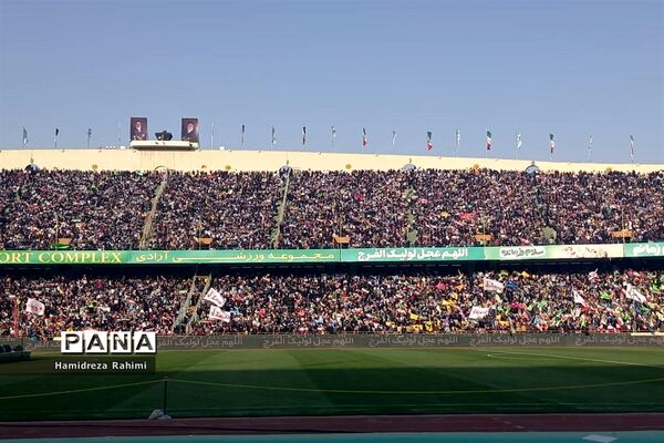 تجلی اقتدار با اجرای سرود سلام فرمانده  توسط سربازان دهه نودی