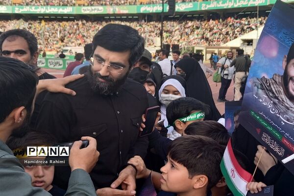 تجلی اقتدار با اجرای سرود سلام فرمانده  توسط سربازان دهه نودی