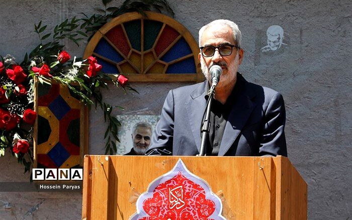 نوری: مقام معلمی مقام پیامبری است