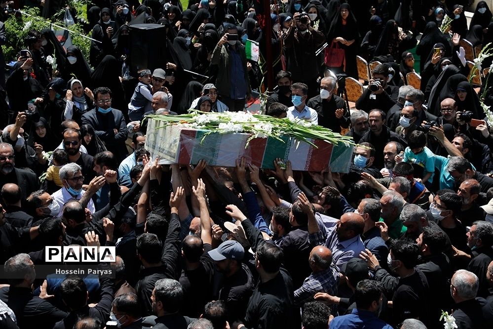 میثاق‌نامه دانش‌آموزان با شهدای گمنام تشییع و تدفین شده در اردوگاه شهیدباهنر