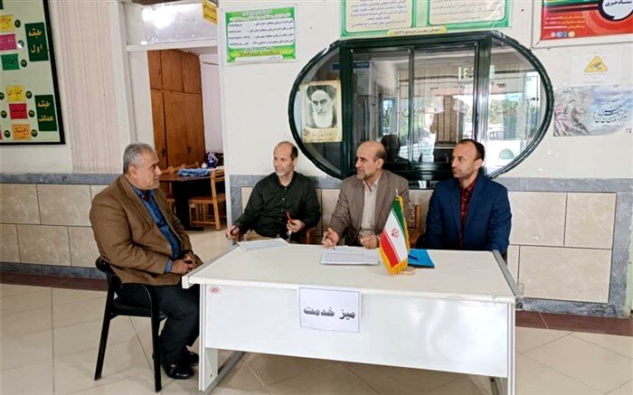 برقراری میز خدمت با حضور معاون‌ مدیرکل آموزش و پرورش مازندران در گلوگاه