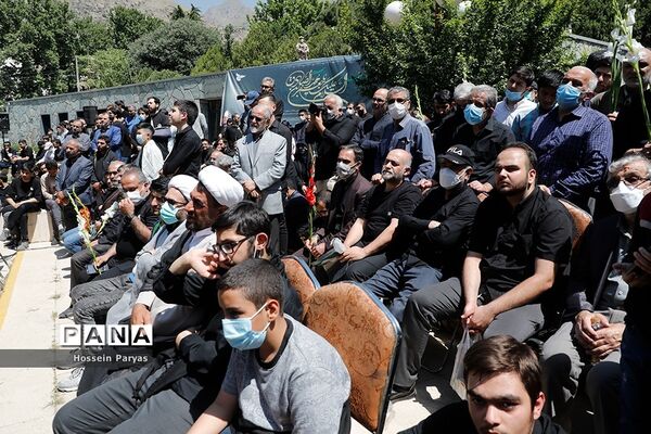 آیین تشییع دو شهید گمنام دانش‌آموز در اردوگاه شهید باهنر تهران