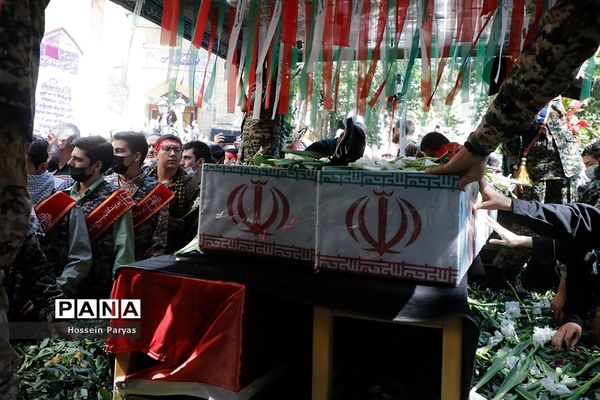 آیین تشییع دو شهید گمنام دانش‌آموز در اردوگاه شهید باهنر تهران