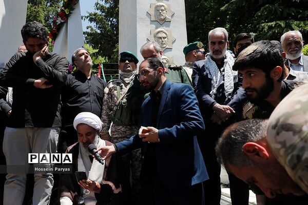آیین تشییع دو شهید گمنام دانش‌آموز در اردوگاه شهید باهنر تهران