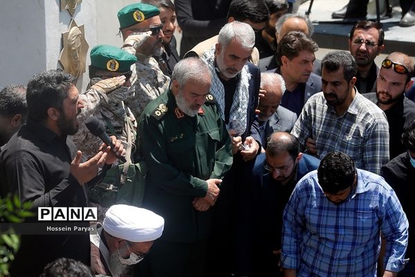 آیین تشییع دو شهید گمنام دانش‌آموز در اردوگاه شهید باهنر تهران